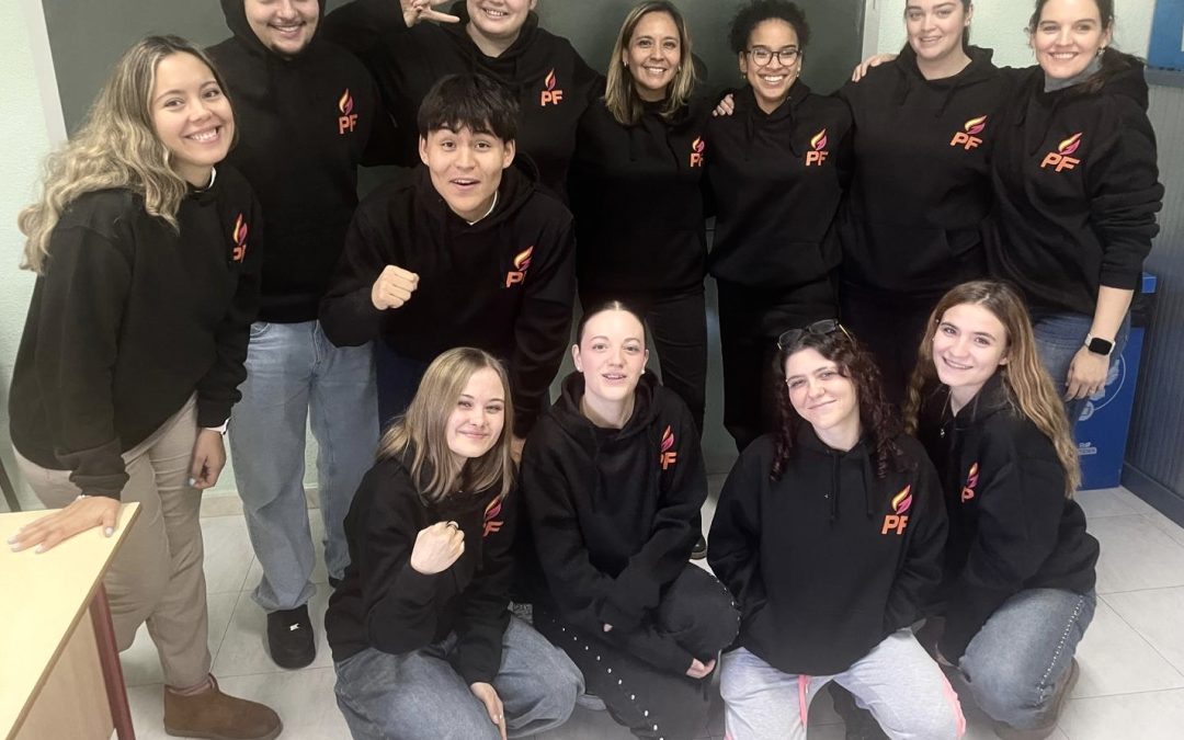 Nuestros alumnos de 2º de Gestión Administrativa presentan su nueva sudadera